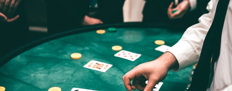 Cách Chơi Roulette Cho Người Mới: Luật, Các Cửa Cược Và Tỷ Lệ